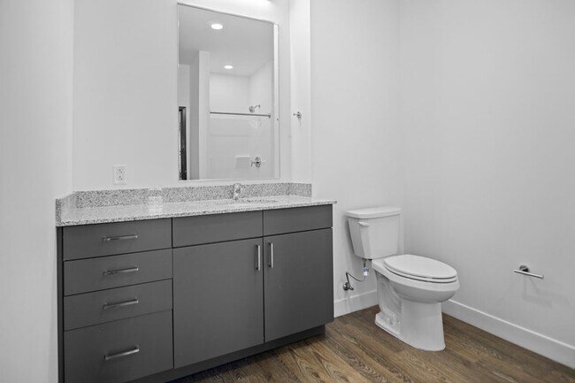 Elliston 1x1 - Bathroom - Broadview at Vanderbilt