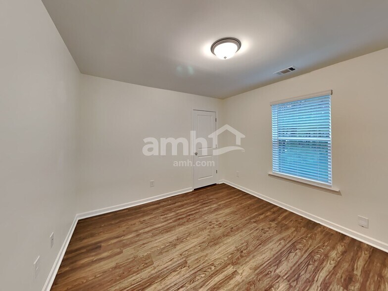 Building Photo - 32 Landsdown Xing