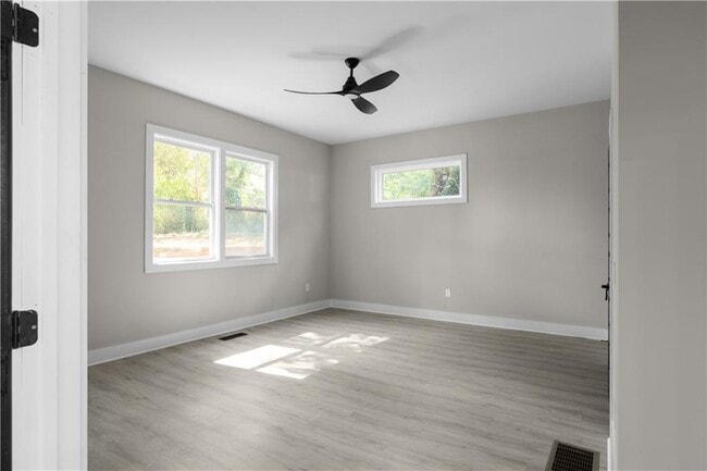 Building Photo - 1331 Diamond Ave SE