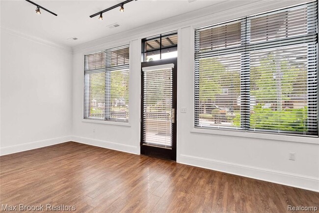 Building Photo - 431 S Eton St