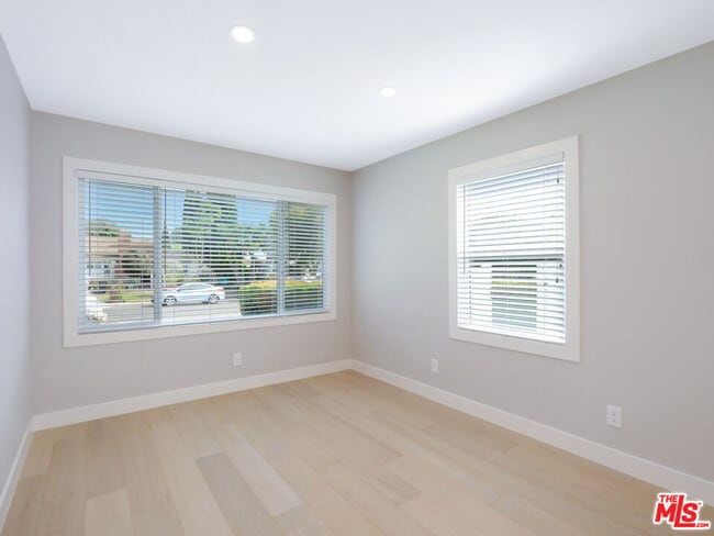 Building Photo - 11323 Utopia Ave