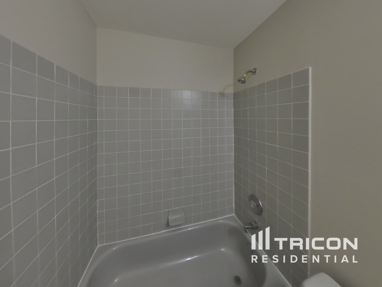 Building Photo - 5200 Plantation Ct