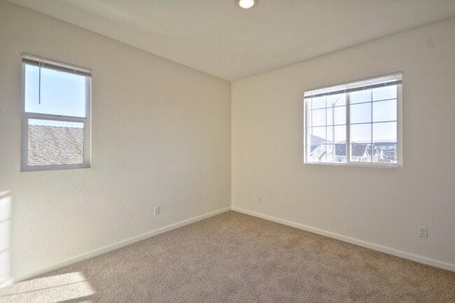 Building Photo - 656 Cheshire Dr