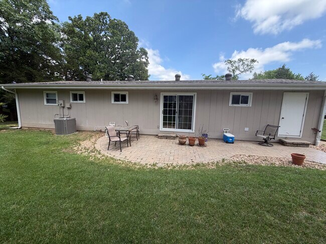 Building Photo - 371 Greenbrier Dr