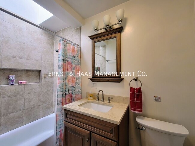 Building Photo - 1911 Cedar Ave