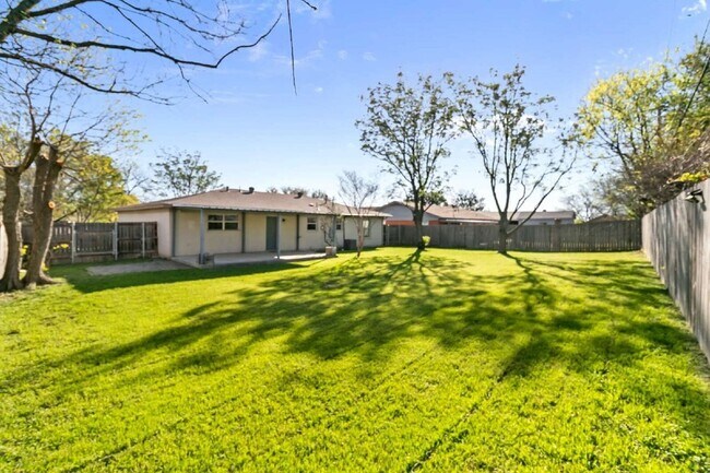 Building Photo - 5312 Odessa Ave