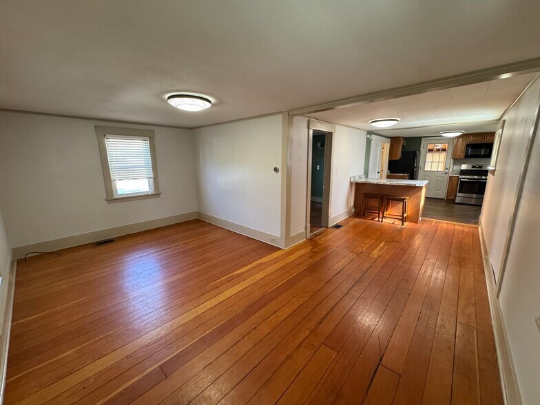 Building Photo - 11 Lincoln Ave