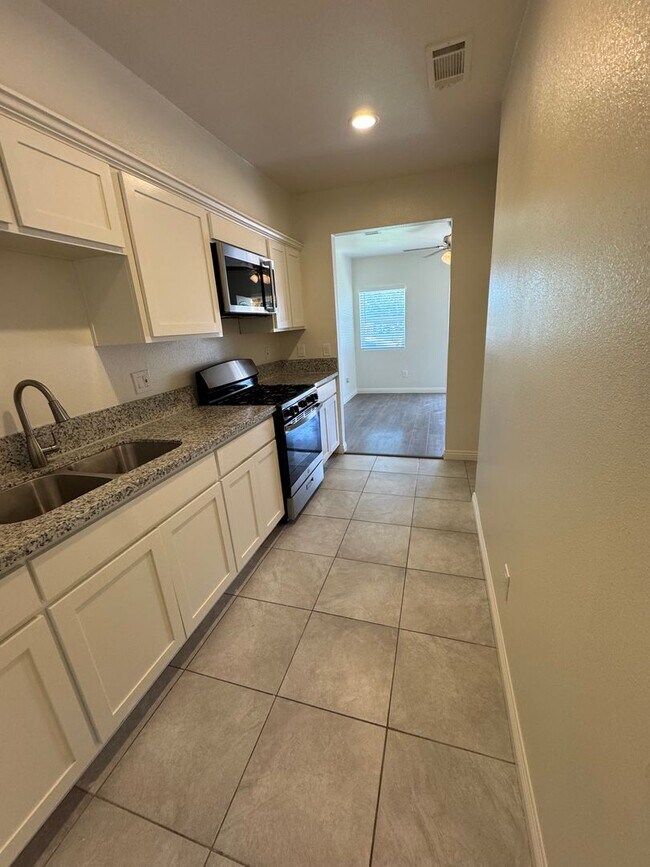 Building Photo - 4062