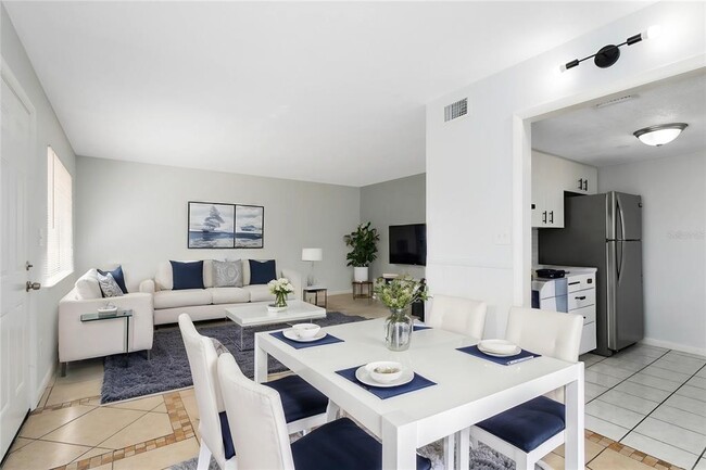 Building Photo - 2000 15th Ct NW