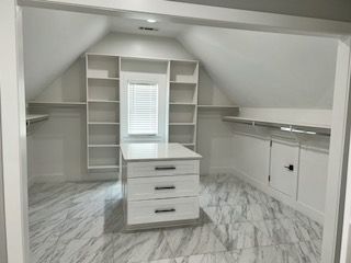 Building Photo - 960 Nours Cir SE