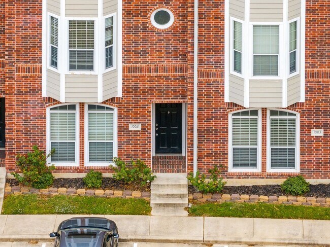 Building Photo - August 2026 Pre-Lease 4 bed Lakeridge - NO CARPET!