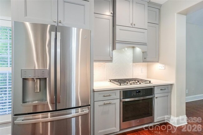 Building Photo - 181 Streamside Pl