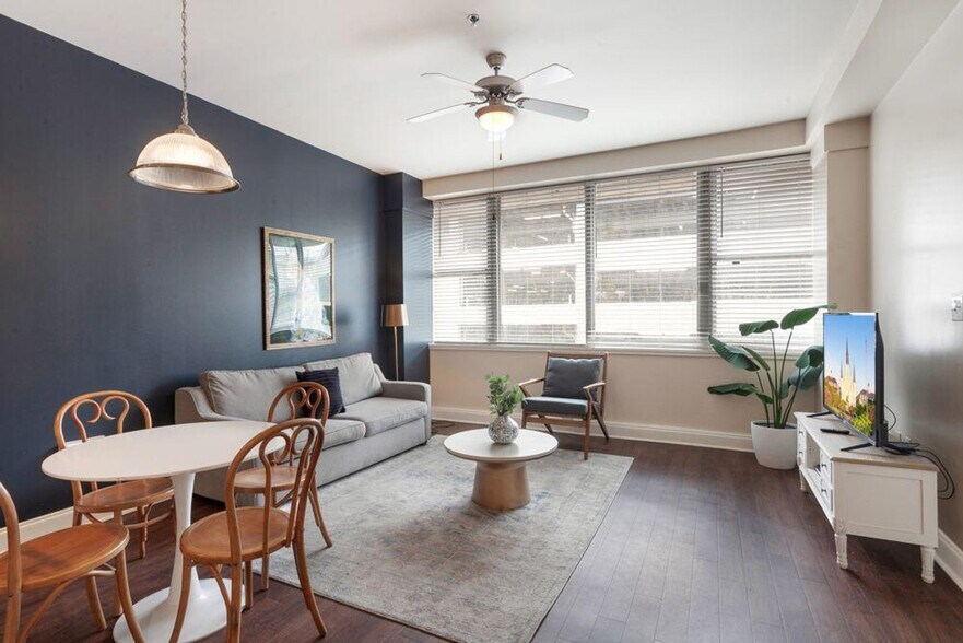 Building Photo - 925 Common St