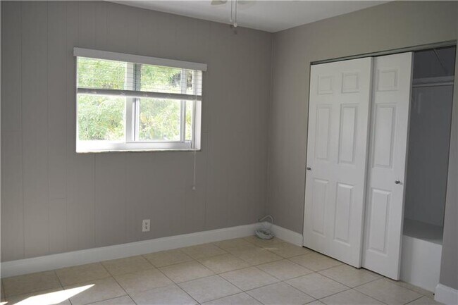 Building Photo - 4625 Glenwood Dr