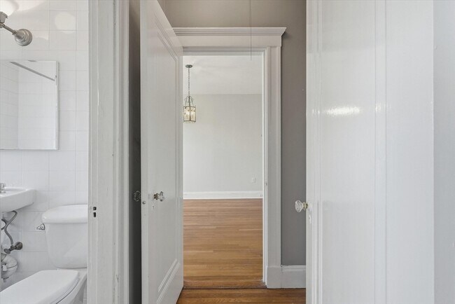 Building Photo - 70 Fenway