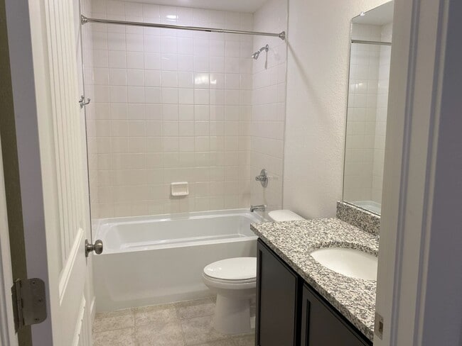 Building Photo - Stunning 4 bed 3.5 bath in Johnstown.