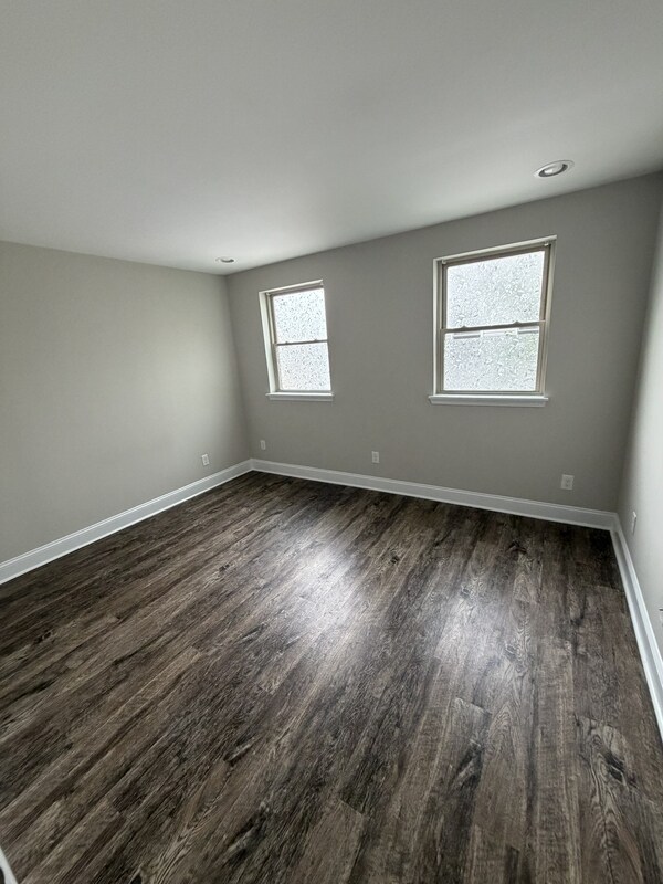 Building Photo - 2733 Latona St