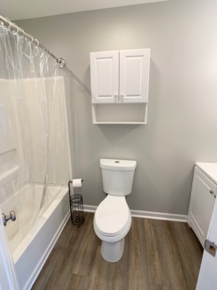 Building Photo - 424 N High St Ext