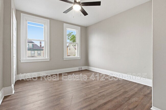 Building Photo - 27 E Orchard Ave