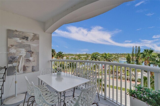 Building Photo - 5401 Collins Ave