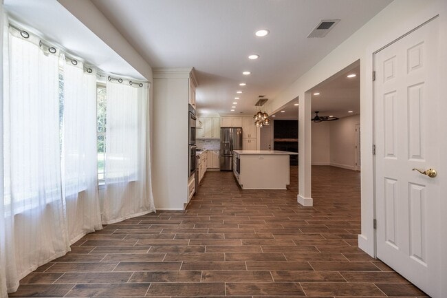 Building Photo - 10736 Pecan Dr