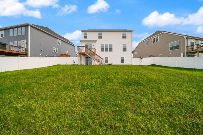 Building Photo - 356 S Pointe Ave