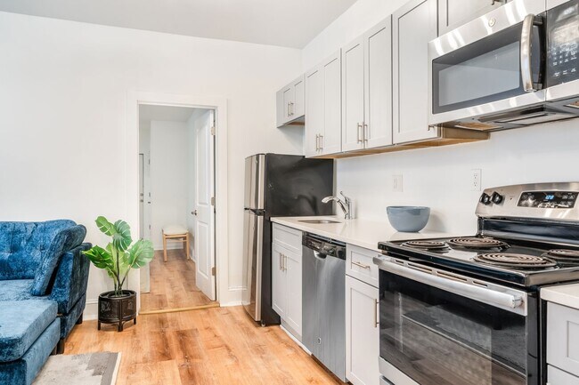 Building Photo - 4300 Chestnut St