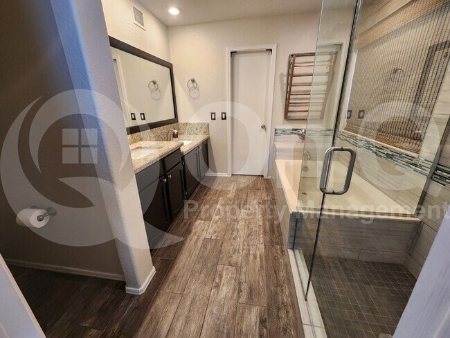 Building Photo - 420 S Meadows Dr
