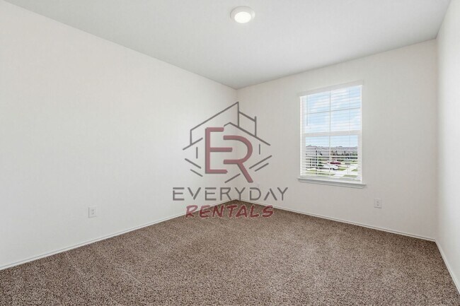 Building Photo - 4 bedroom 3 bath