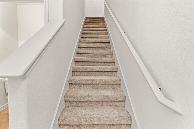 Building Photo - 1620 Bryant Dr