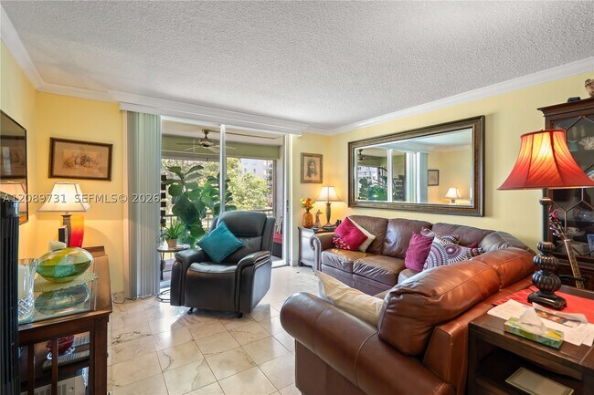 Building Photo - 2851 Leonard Dr