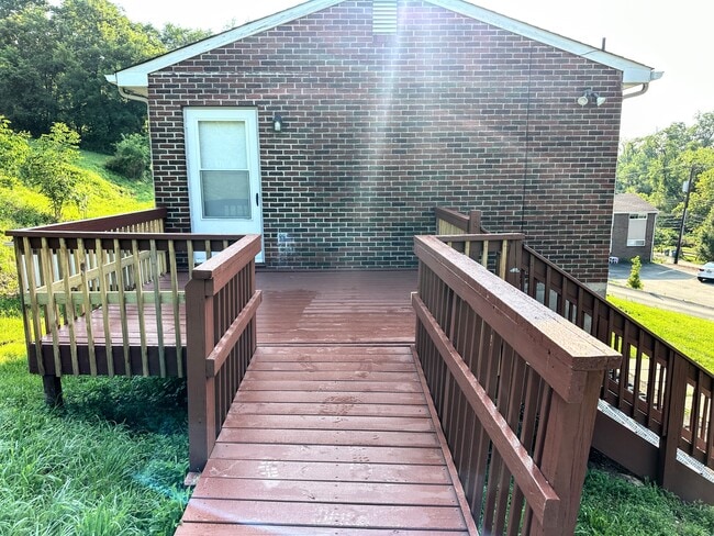 Building Photo - 6349 Leechburg Rd