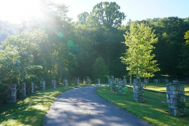 Building Photo - 88 Laurel Cove