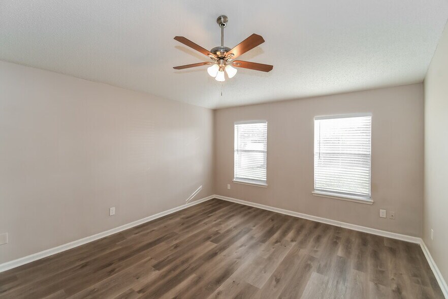 Building Photo - 337 Island View Cir