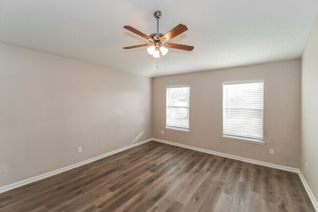 Building Photo - 337 Island View Cir