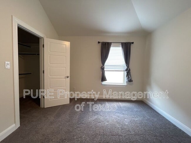 Building Photo - 716 Expedition Way
