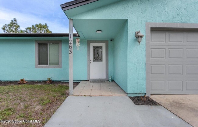 Building Photo - 1263 San Matio St