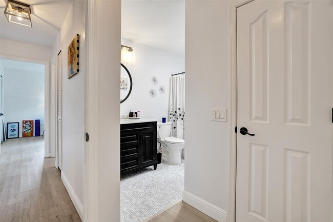 Building Photo - 4840 Greentree Ln