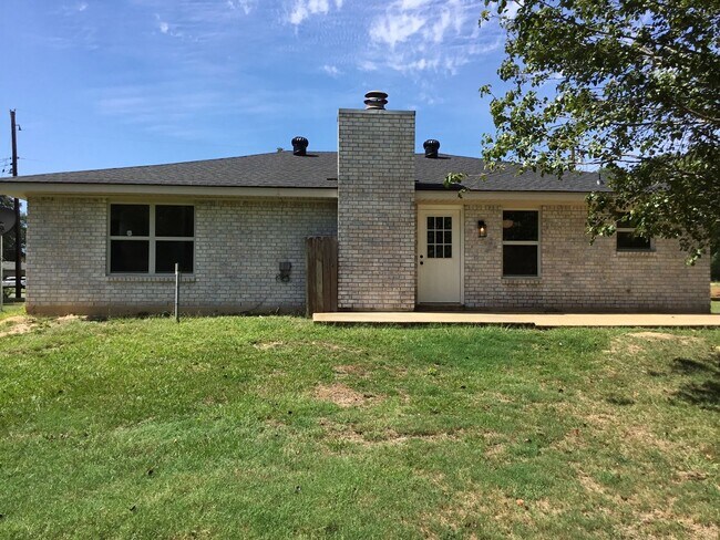 Building Photo - $500 OFF MOVE IN SPECIAL-VERY NICE BLANCHARD HOME. NORTH SHREVEPORT