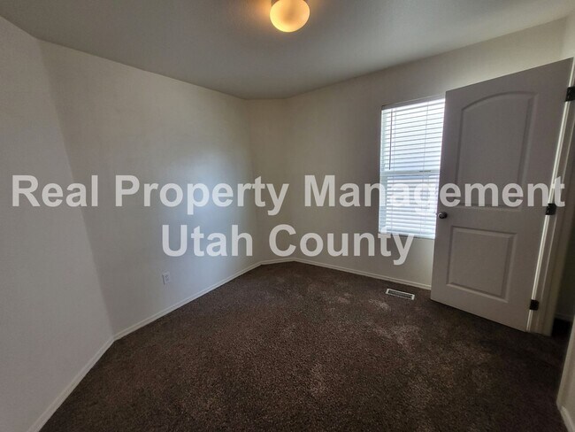Building Photo - Eagle Mountain Home