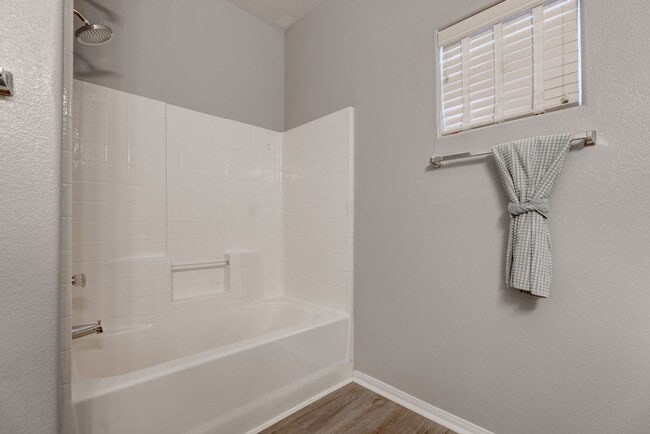 Building Photo - 855 N Stephanie St