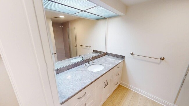 Building Photo - Upgraded 2bd/2Ba Mariana District Condo - Pet Friendly!