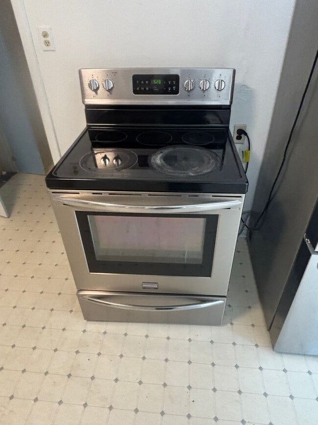 Building Photo - 48015 W 2nd St