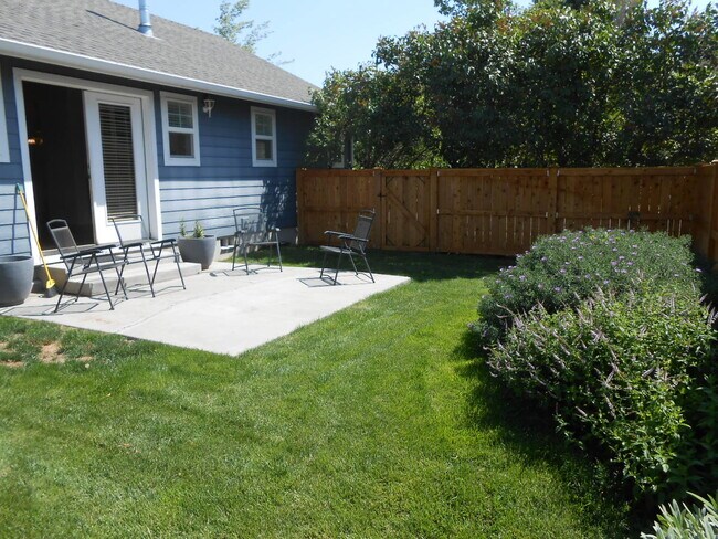 Building Photo - 62677 Hawkview Road