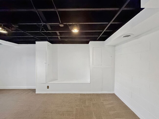 Building Photo - 1618 Natchez Ave S