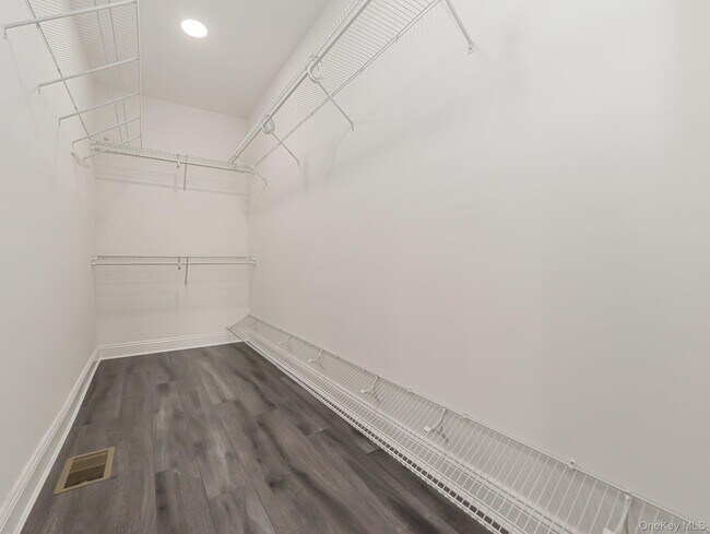 Building Photo - 1115 Balsam Dr