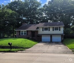 Building Photo - 3 bed, 3 bath home off Chapel Hill Road