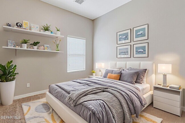 Building Photo - 308 S Manzanita Dr