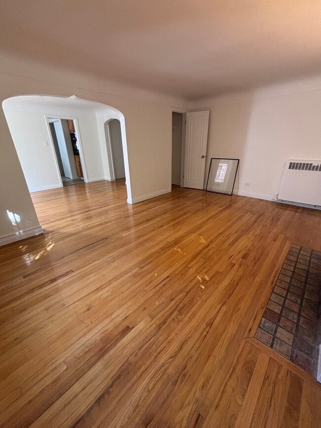 Building Photo - Vintage & Charming 1 Bed/1 Bath