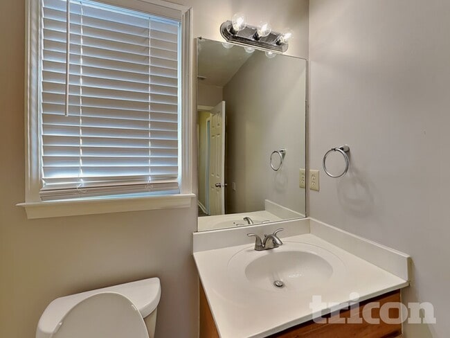 Building Photo - 194 Bomar Ln